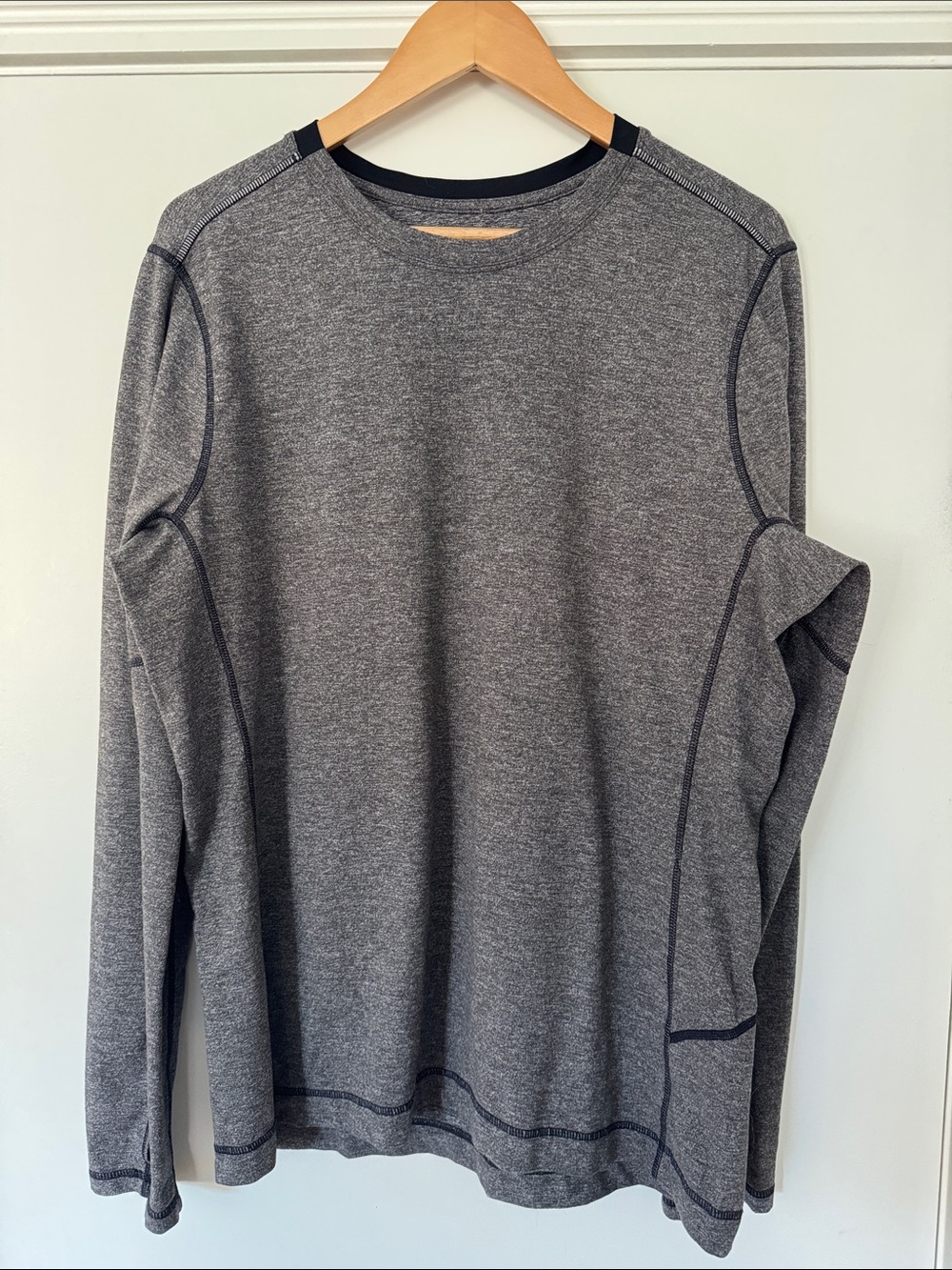 lululemon athletica Men's Gray Heather Long-Sleeve Crew